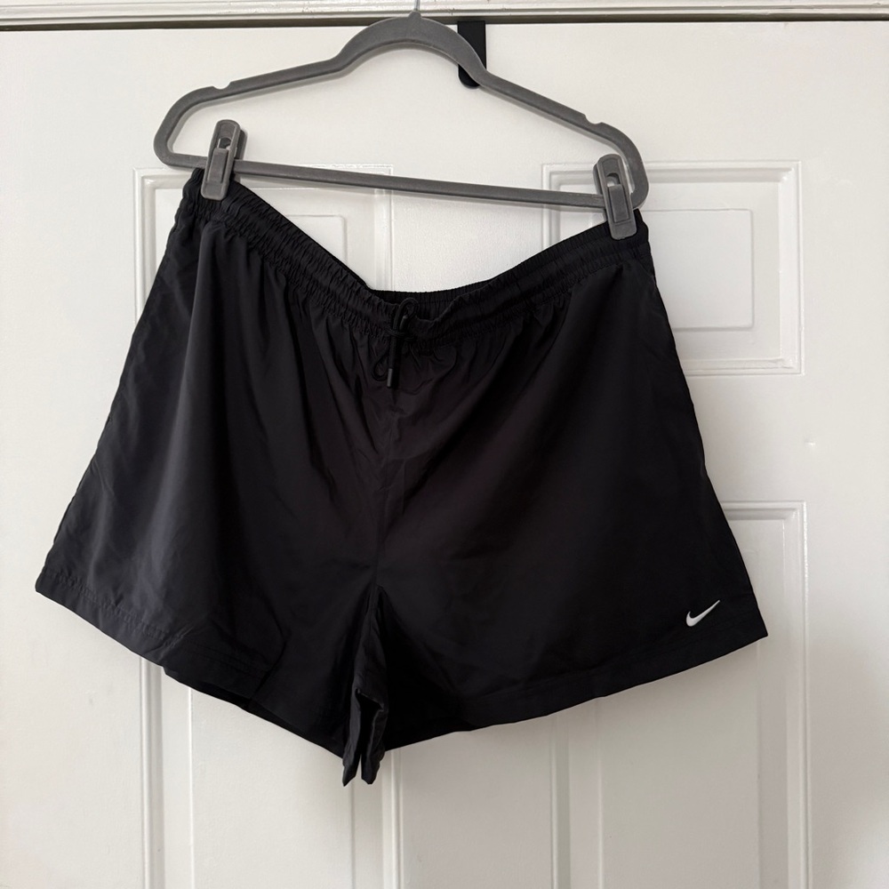 NWT Nike Sportswear Classic Wovens
Women's Mid-Rise Shorts Black XL - Picture 7 of 9